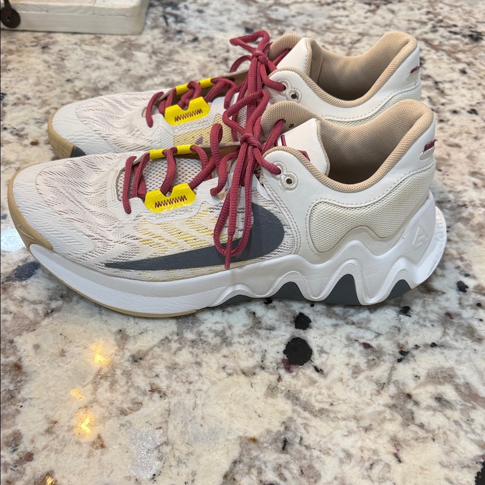Nike Cream and Pink Lace Wave-Style Running Shoes